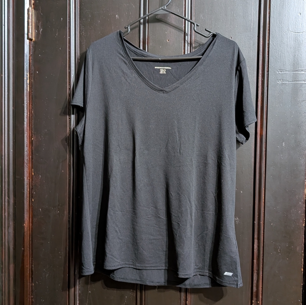 Amazon Essentials Black V-neck Tee Top XL